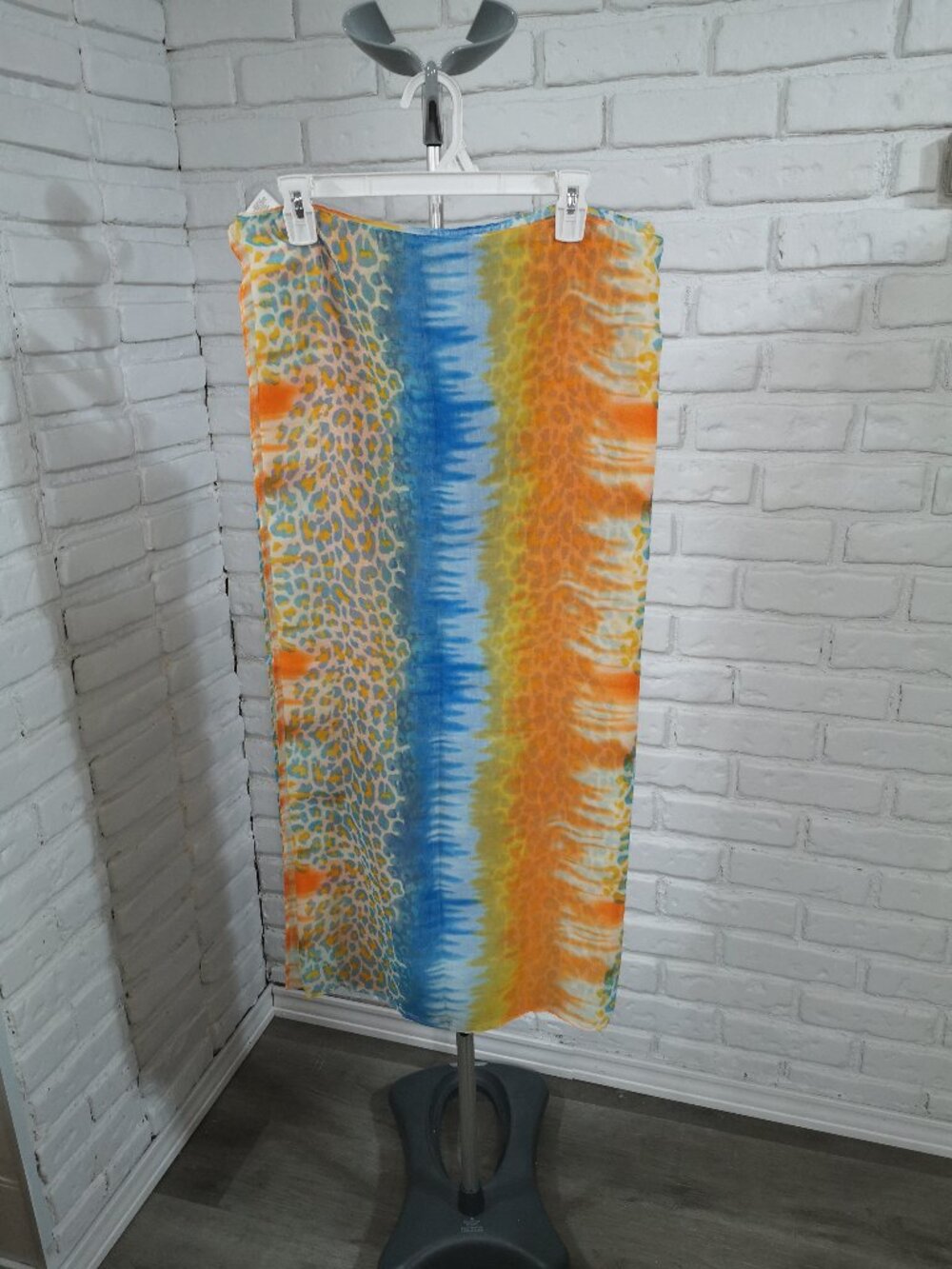 Women's Lightweight Vibrant Multi Colored w/ Bold Gradient Leopard Print Sarong
